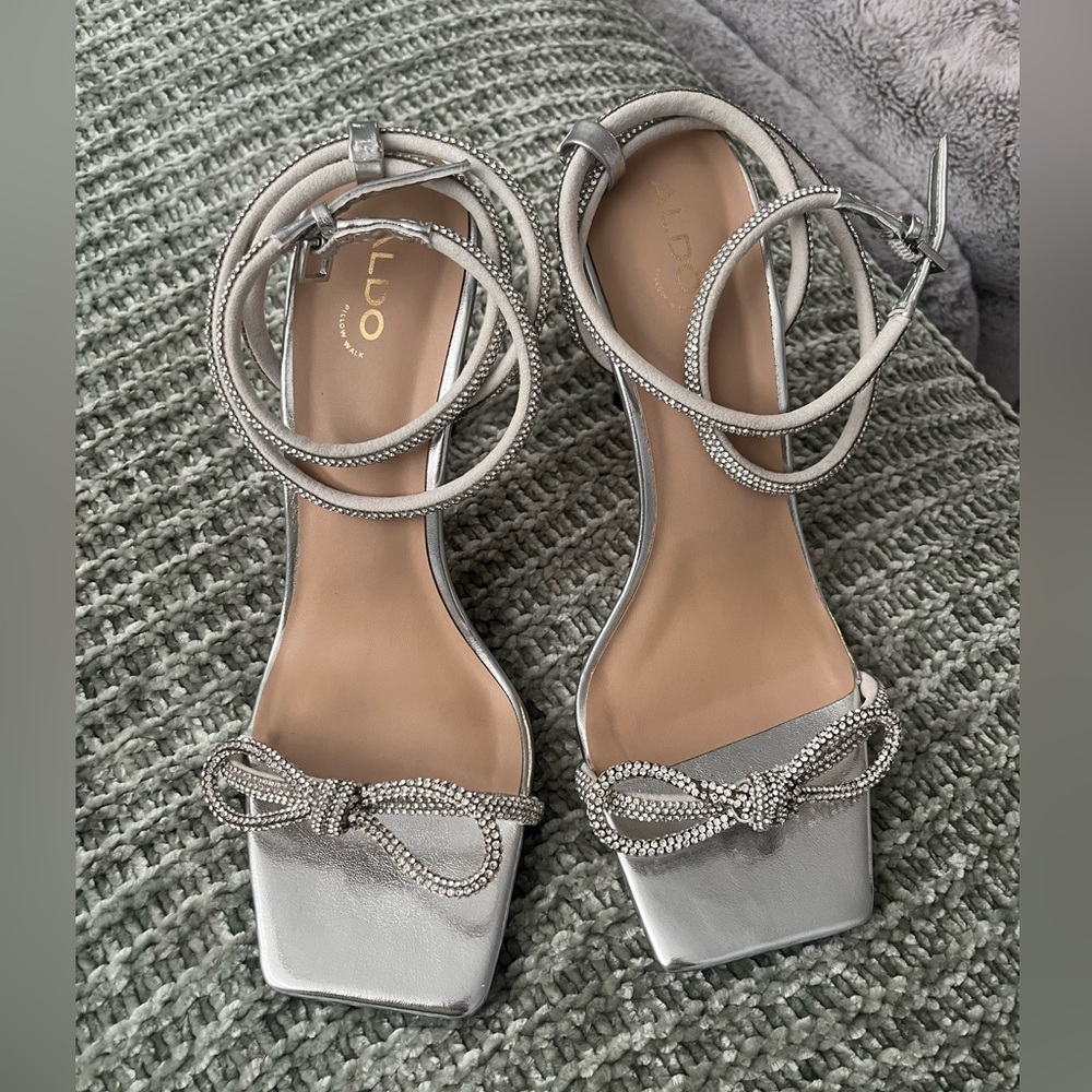 Size 9.0 It has its original box